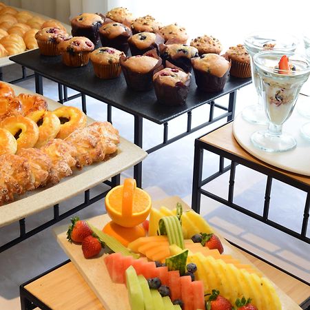 คราวน์ พลาซา โตรอนโต แอร์พอร์ต Hotel ภายนอก รูปภาพ