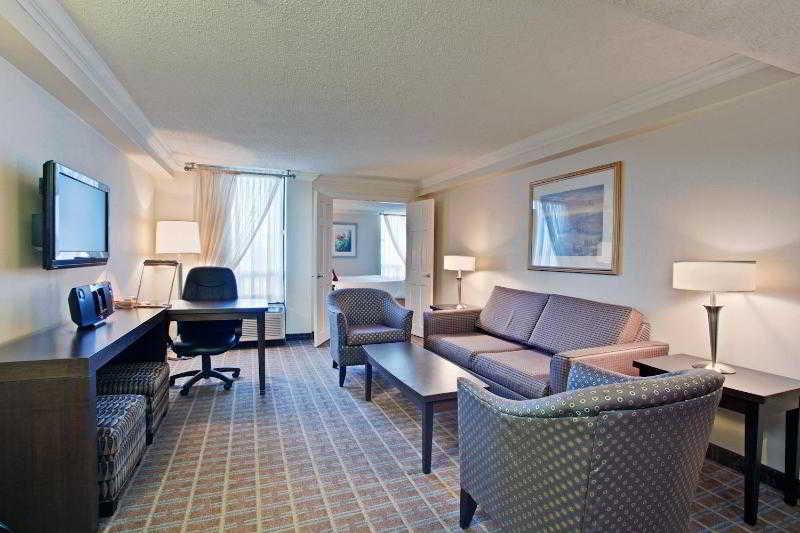 คราวน์ พลาซา โตรอนโต แอร์พอร์ต Hotel ภายนอก รูปภาพ