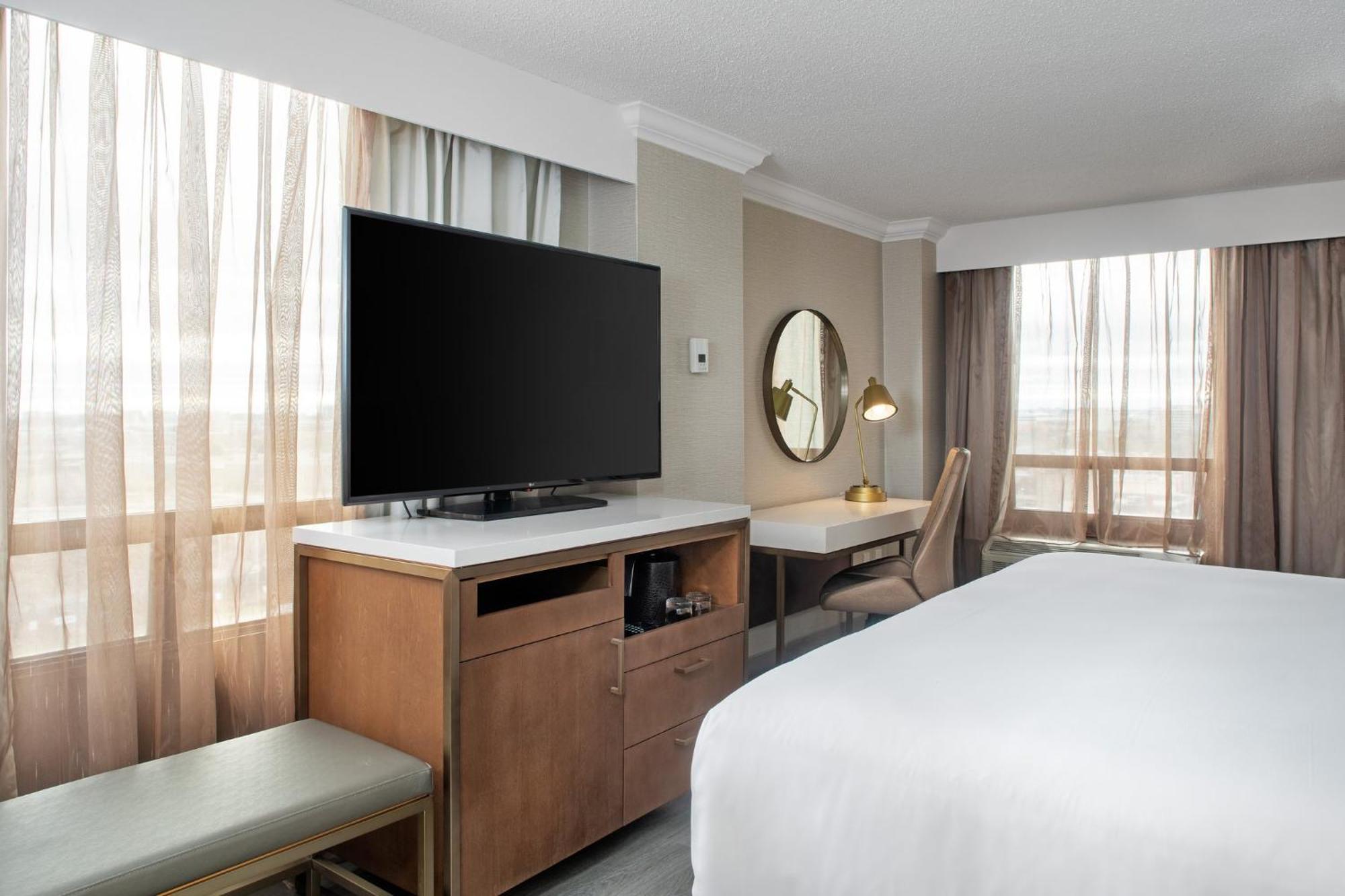 คราวน์ พลาซา โตรอนโต แอร์พอร์ต Hotel ภายนอก รูปภาพ