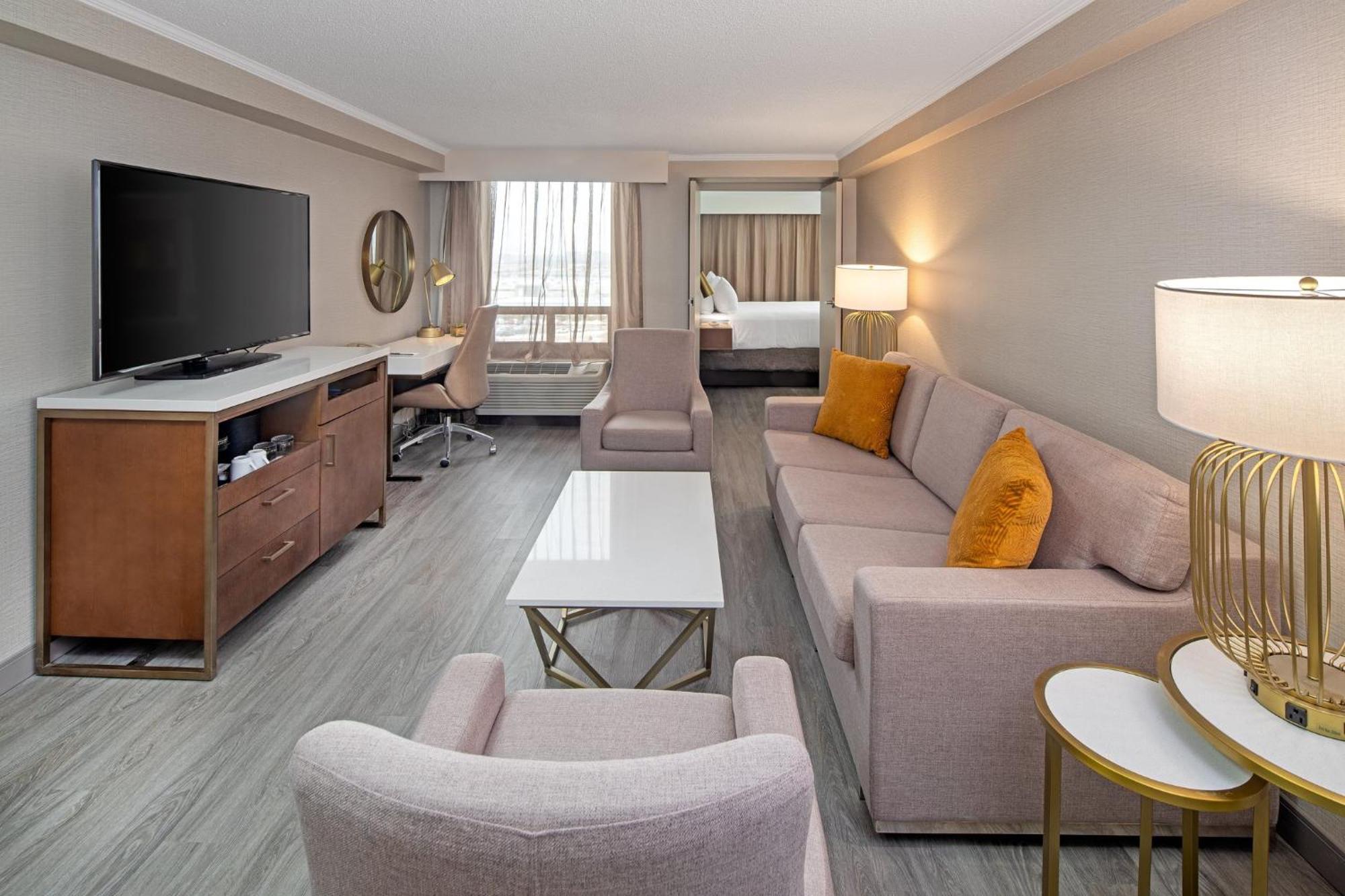 คราวน์ พลาซา โตรอนโต แอร์พอร์ต Hotel ภายนอก รูปภาพ