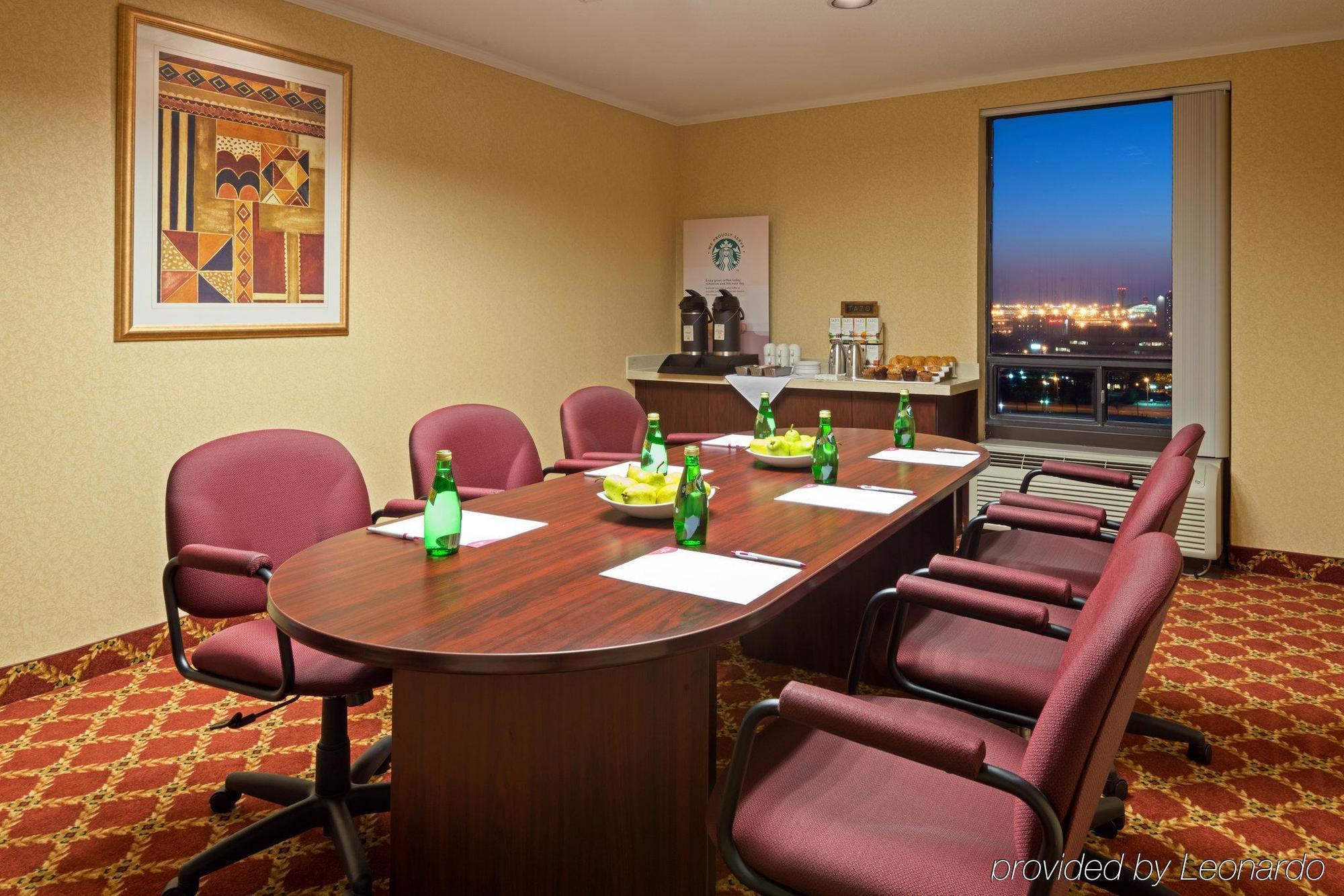 คราวน์ พลาซา โตรอนโต แอร์พอร์ต Hotel ภายนอก รูปภาพ